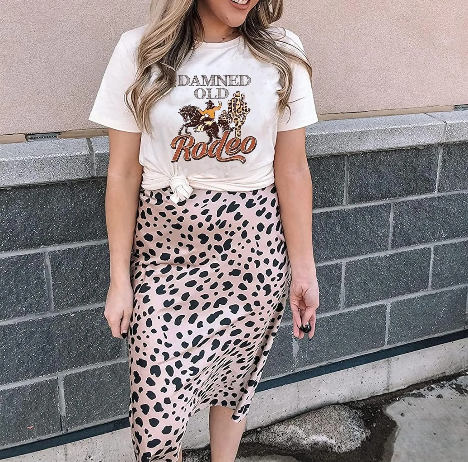 Retro Steer Skull Western T-Shirts for Women Cowboy Vintage Graphic Tees Country Concert Shirt Western Retro Shirt